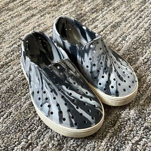 Native Jeffersons - grey and black marble size 10